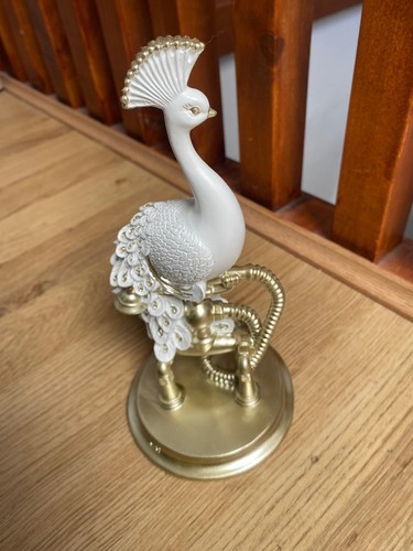 White gold peacock - white,